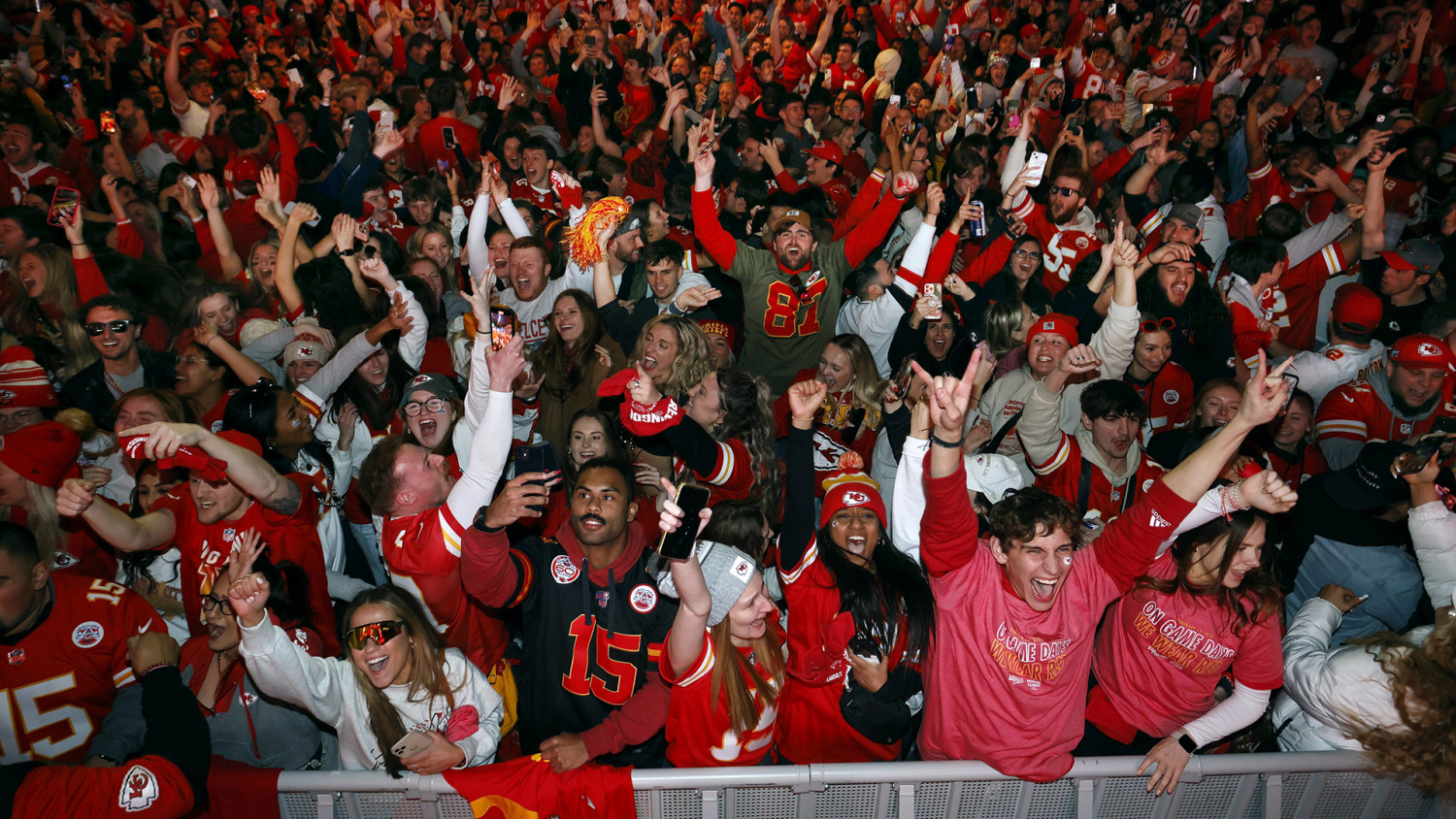 Thought Chiefs were untouchable? Plot twist: they turned into that friend who only posts highlights and bails on plans. Games feel like trailers, not premieres. Who's your crew's 'Chiefs' — all hype or actually shows up? - 图片4