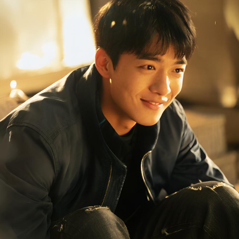 在失去与重生之间，人们在孤独的黑夜中寻找光明的希望。 - 图片8