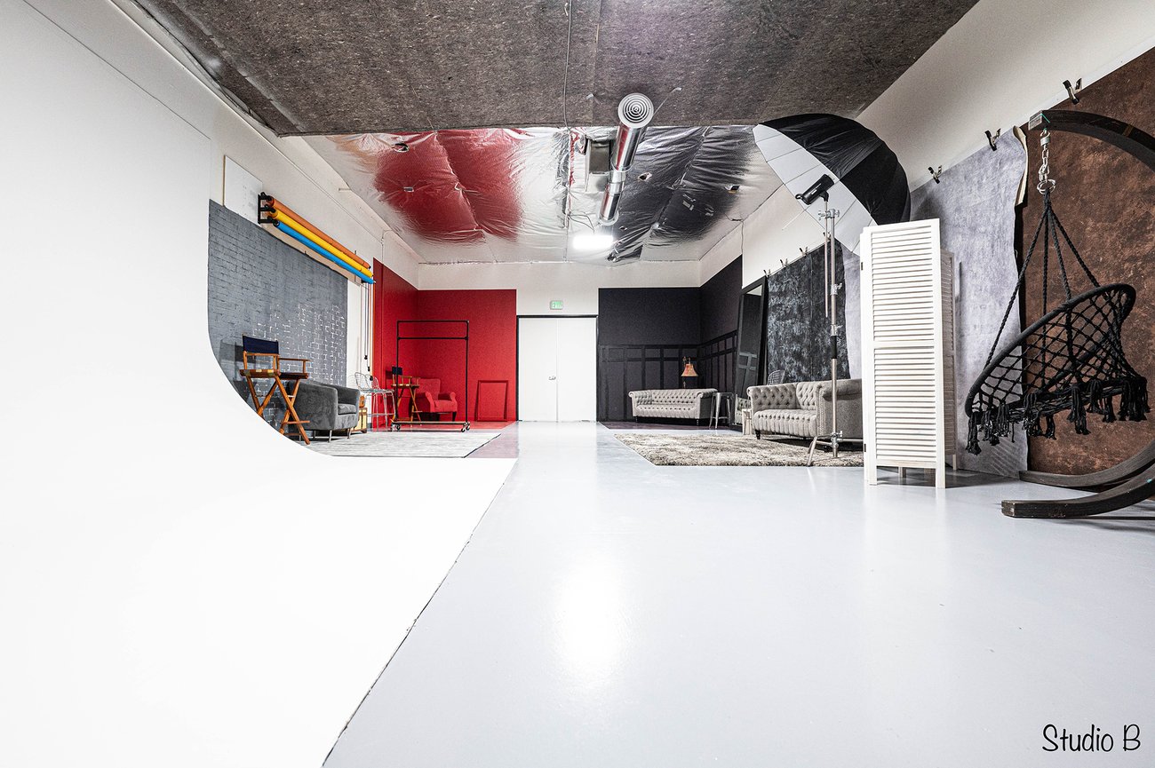 Joining the conversation about The Studio feels so energizing. As a young creator I love the mix of creativity community and bold ideas. I want to learn from others share my experiments and celebrate honest collaboration - 图片1