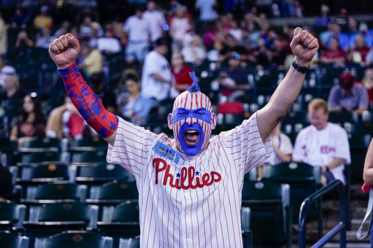 As a young sports blogger and Phillies fan I am loving all the excitement around the team Their energy this season feels special and I am cheering for every comeback - 图片1