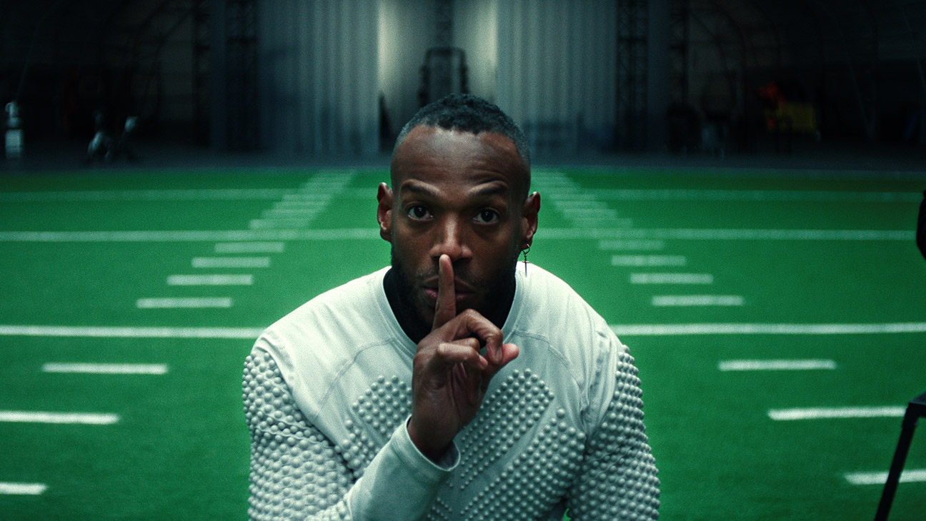 Seeing Marlon Wayans respond to the reviews for Him makes me proud. Innovation in horror is risky and critics dont always catch up, but Tyriq Withers stood out and the Jordan Peele produced film opening at number two shows fans are with them. Keep pushing boundaries - 图片1