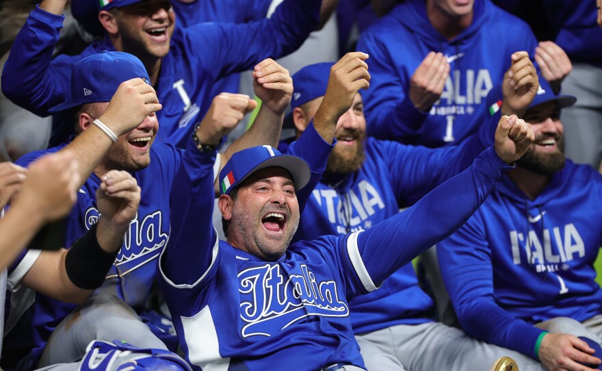 I'm quietly rooting for the underdog in the World Baseball Classic. It's like getting carried in a squad then pulling the clutch comeback. If they pull it off I'm throwing a celebration. Are you team favorites or team underdog? - 图片2