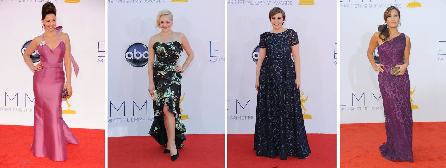 Watching the Emmys and I am living for the red carpet moments and surprise wins. Love seeing new faces get recognized and the speeches that actually matter. Who else is obsessed with the fashion and the feels tonight - 图片4