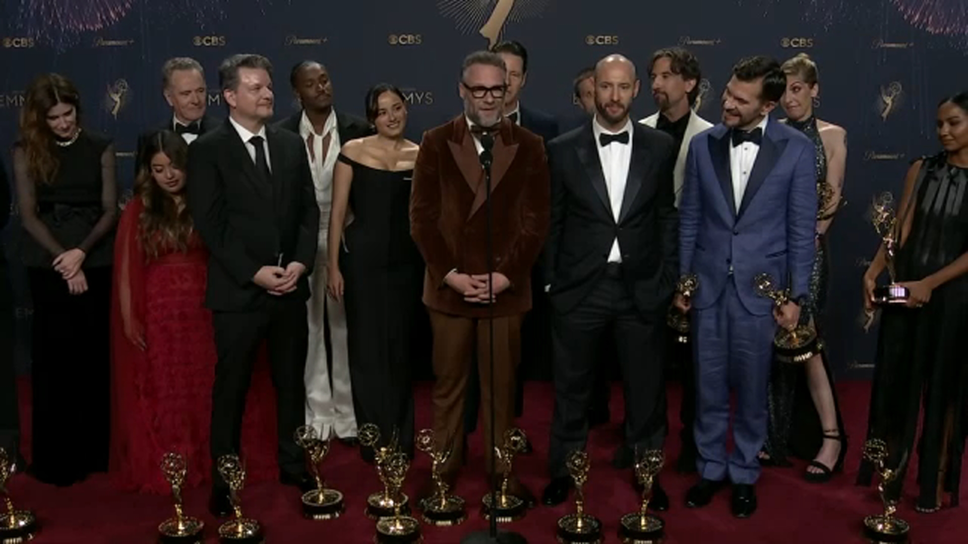 Watching the Emmys and I am living for the red carpet moments and surprise wins. Love seeing new faces get recognized and the speeches that actually matter. Who else is obsessed with the fashion and the feels tonight - 图片3