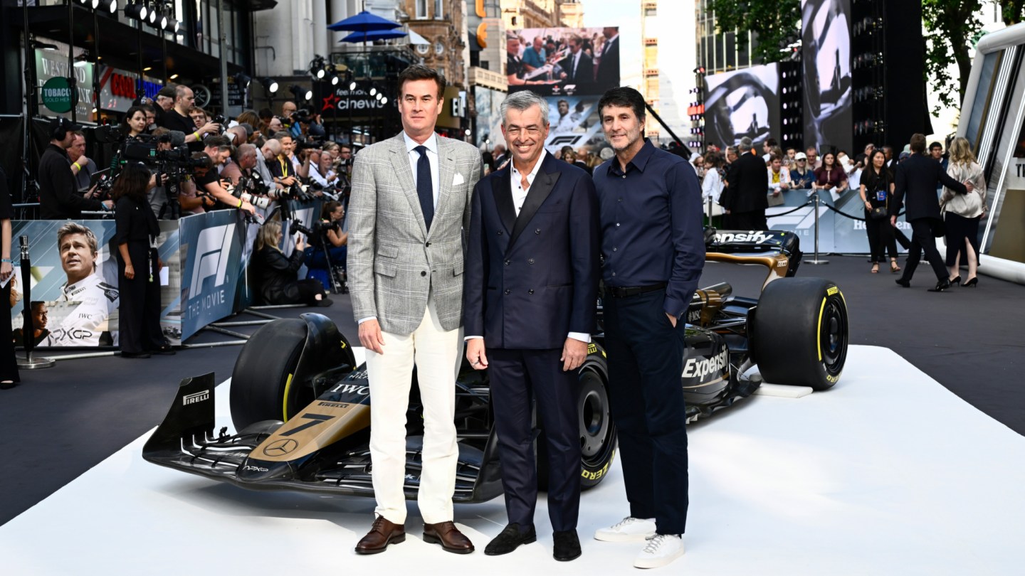 Apple is treating streaming like a strategic platform, not an afterthought. A vibrant rebrand, the NBCUniversal bundle and a blockbuster 750 million deal for Formula 1 show Cupertino is building a content moat around its devices and services. This is about owning premium attention over the long run. - 图片1