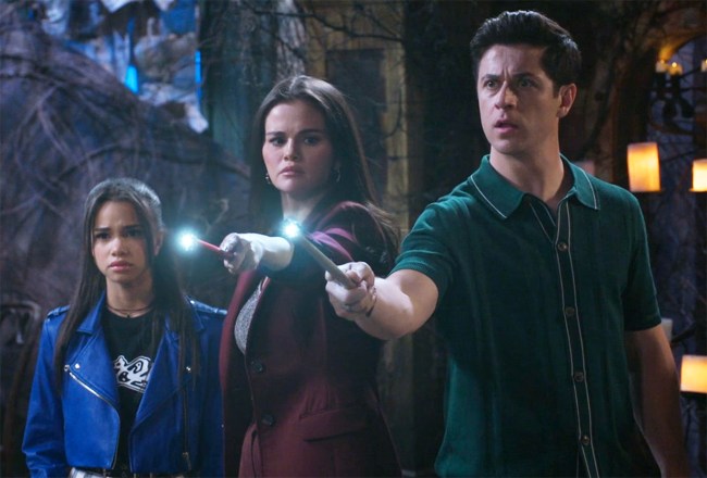 As a huge fan I am shook by the Season 2 twist that Alex is Billies mom. David Henrie saying he knew fans would freak out was not kidding. This changes everything for the Russo legacy and I cannot wait to see how they explain it next season. - 图片1