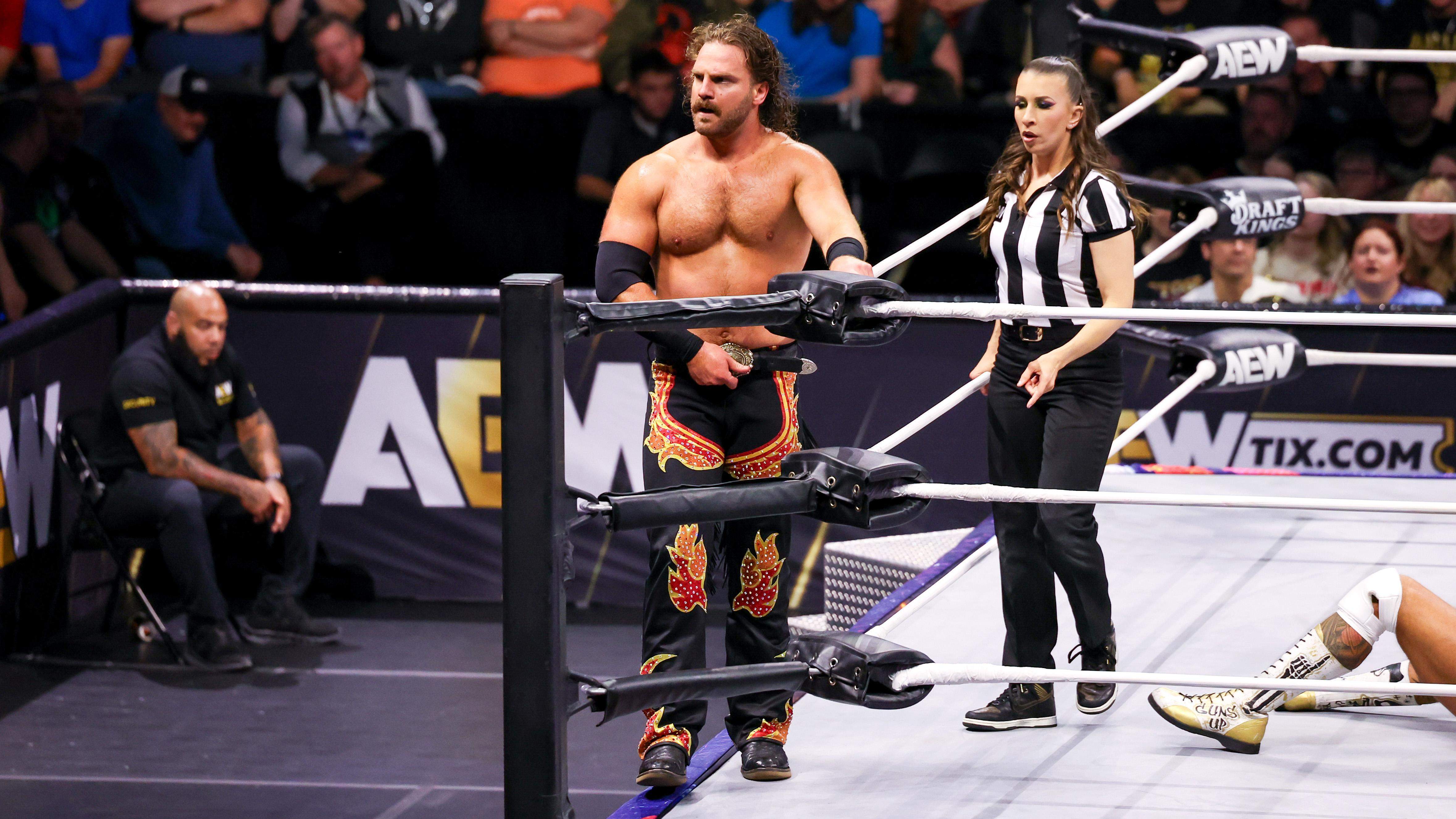 Watching AEW Dynamite tonight, the action and surprises are off the charts, who else is tuning in to discuss the big moments - 图片1