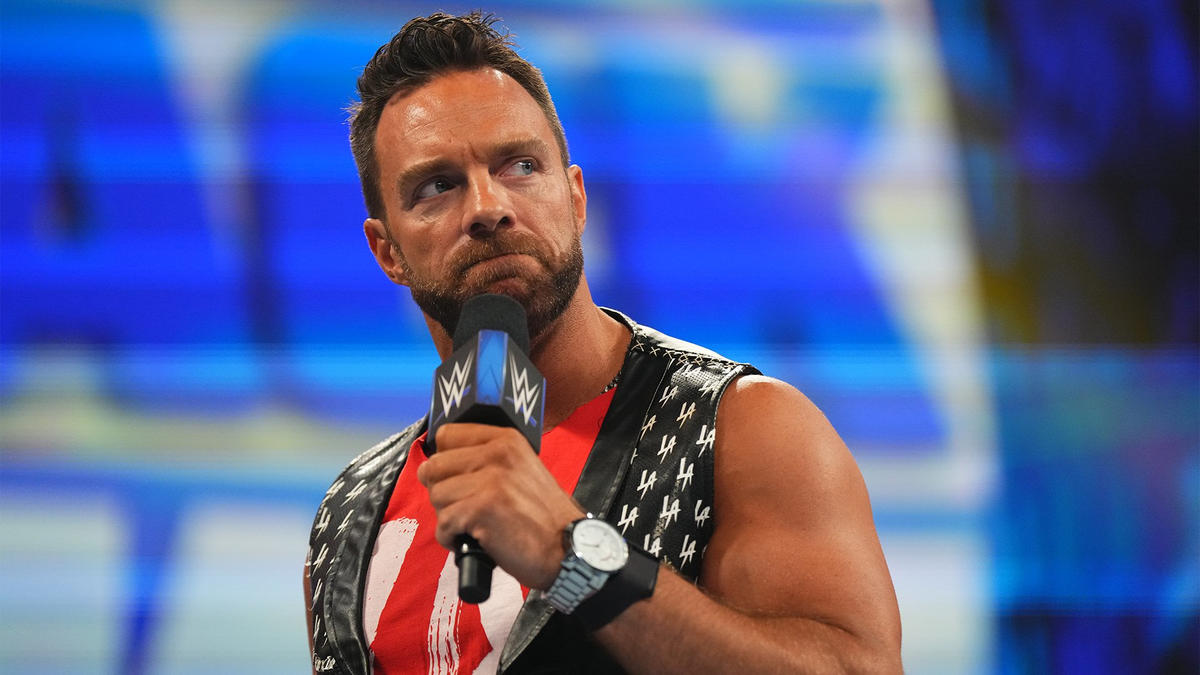 LA Knight is on fire lately I love his charisma and promo work The crowd energy he creates is incredible He deserves every spotlight - 图片1