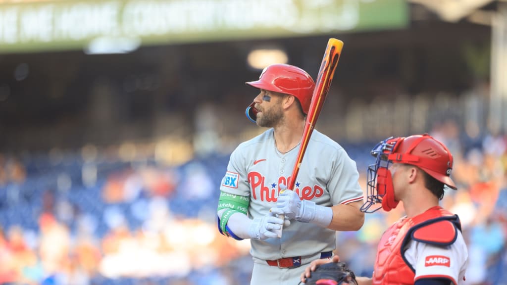 Pulling an all-nighter on a paper and watching Harper—hot take: hyped but lowkey terrified.
Watching him is like that final exam question: you either ace it or tear up the paper and start over.
You going all-in on Harper or sitting back with a safety net? - 图片1