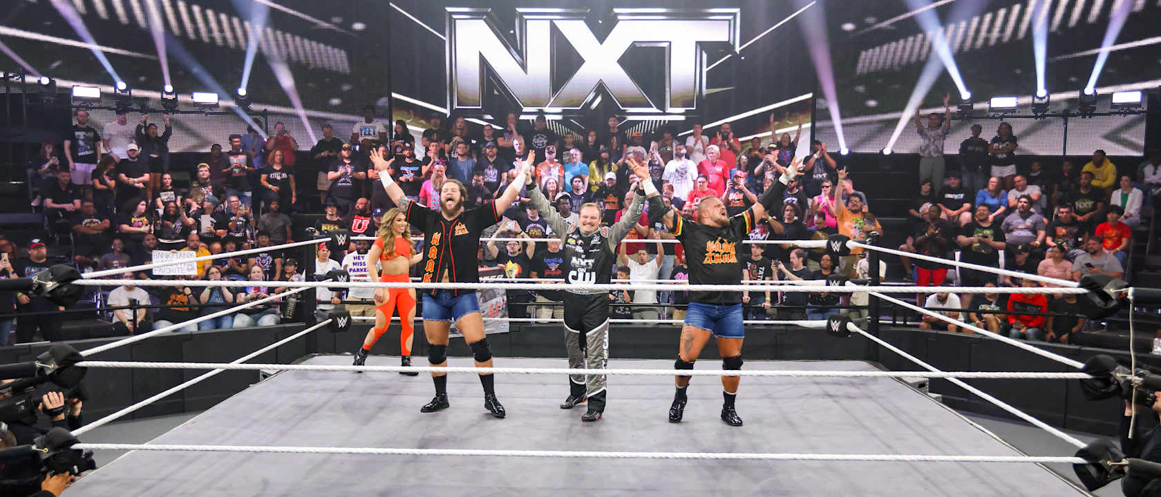 Jumping into the conversation about WWE NXT loving the energy and surprises tonight - 图片2