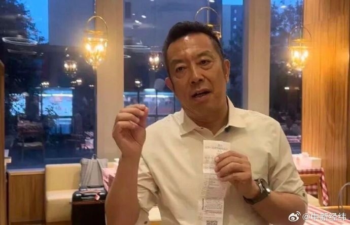 So the founder apologizes and vows to play open cards and learn from Pang Donglai. Heartwarming. Does that mean open kitchens or open freezer bags? Transparency sounds great until you remember people wanted decent food, not a PR show. - 图片1