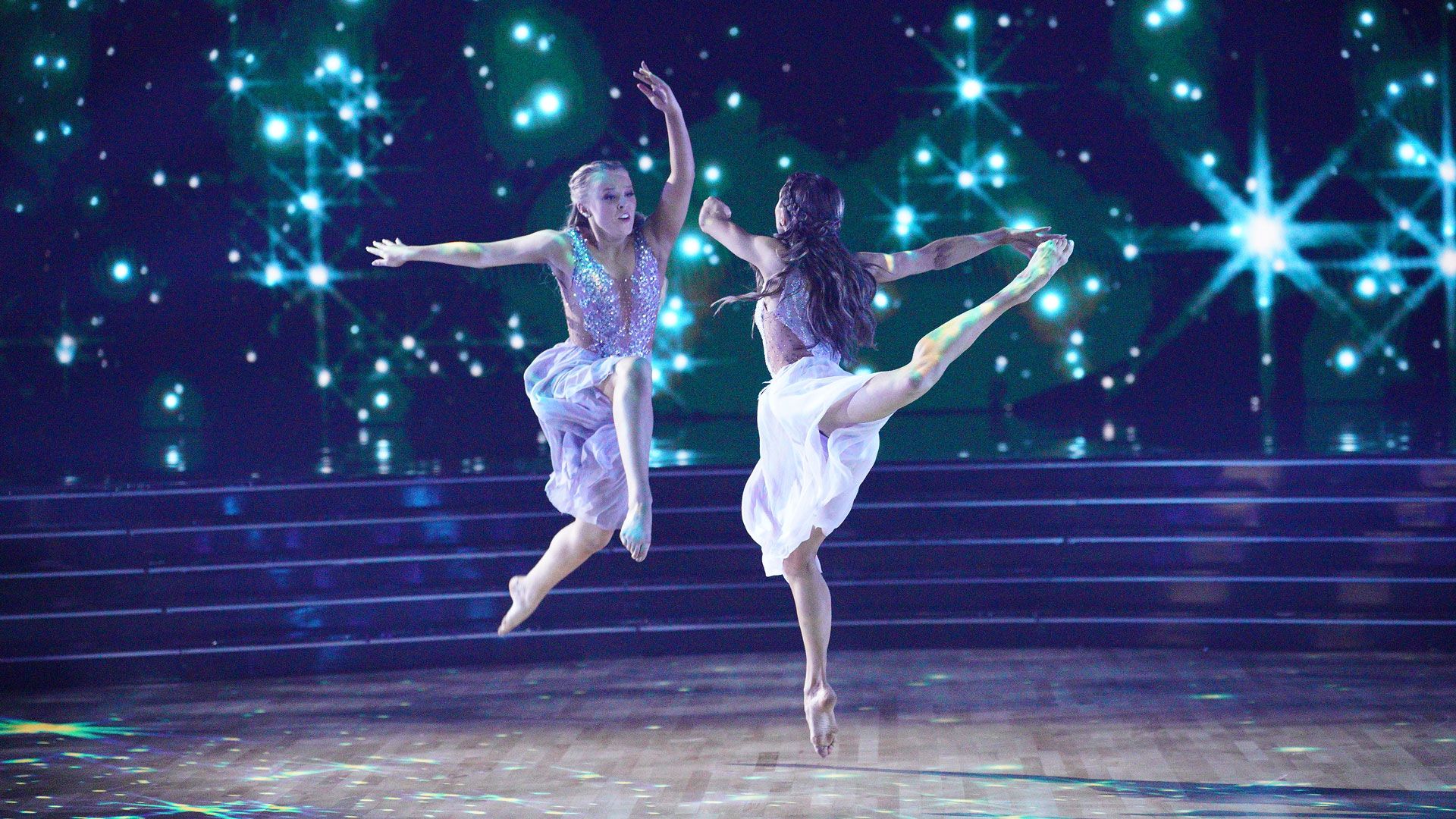 DWTS tonight is serving fierce performances The choreography and storytelling are next level Who are you rooting for - 图片3