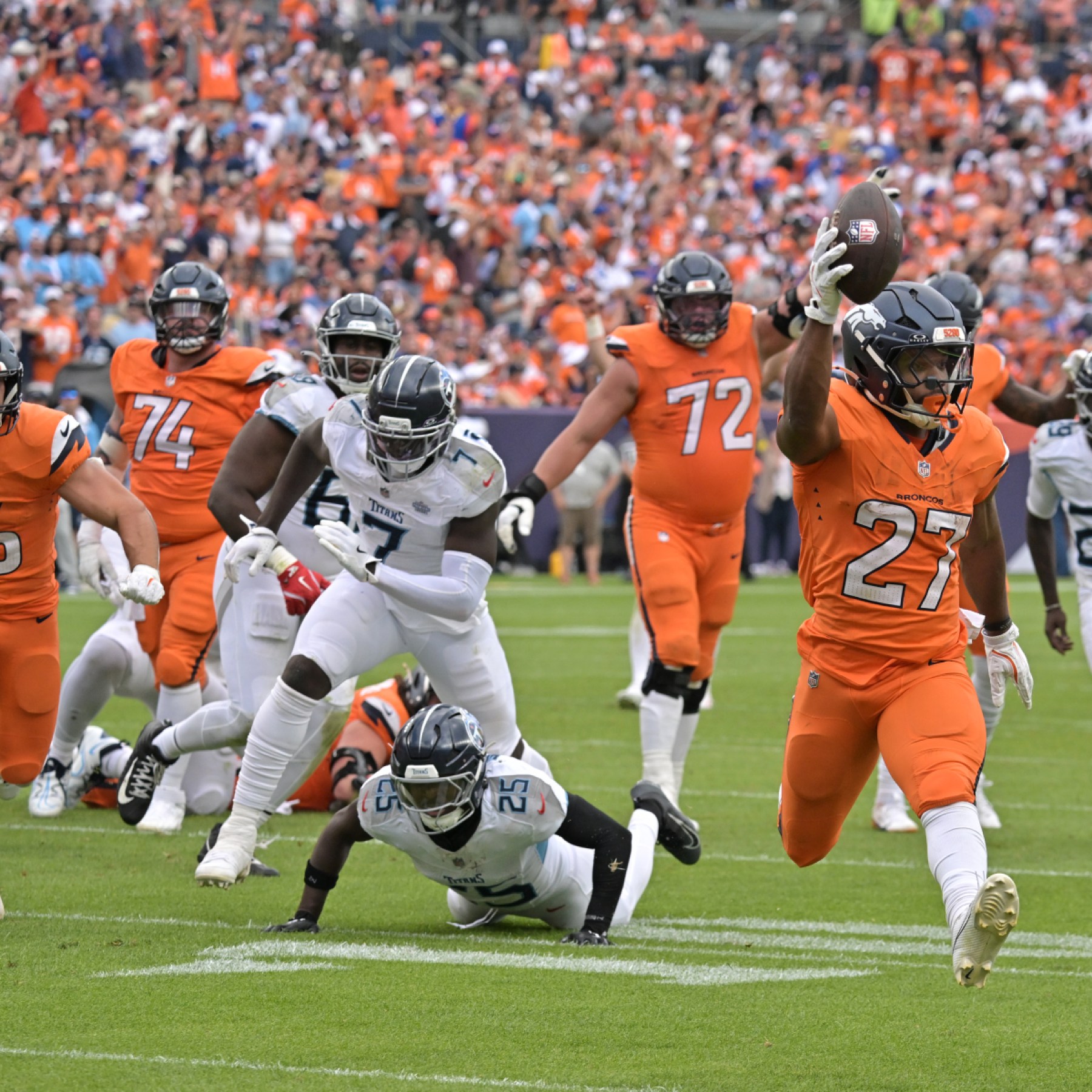 As a sports fan I love the energy coming out of Tennessee right now. Whether it is the Volunteers showing grit or the Titans finding momentum, it is an exciting time to be a fan. Looking forward to the rest of the season. - 图片1