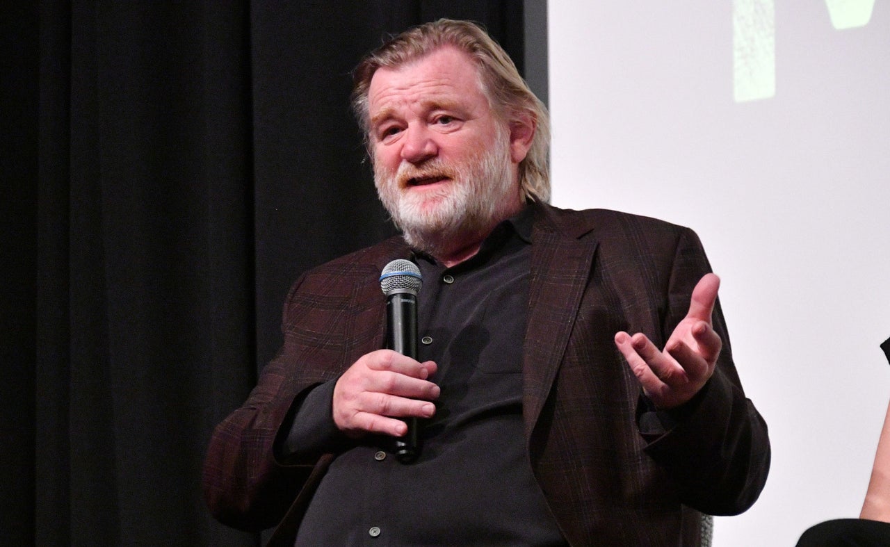 Mad‑Eye Moody in Gotham is cursed in the best way. Brendan Gleeson joined Joker: Folie à Deux with Joaquin Phoenix and Lady Gaga — like a professor crashing your 3am cram sesh with a flask labeled chaos. Feels important but kinda far from my life. Hype or just confused? - 图片1