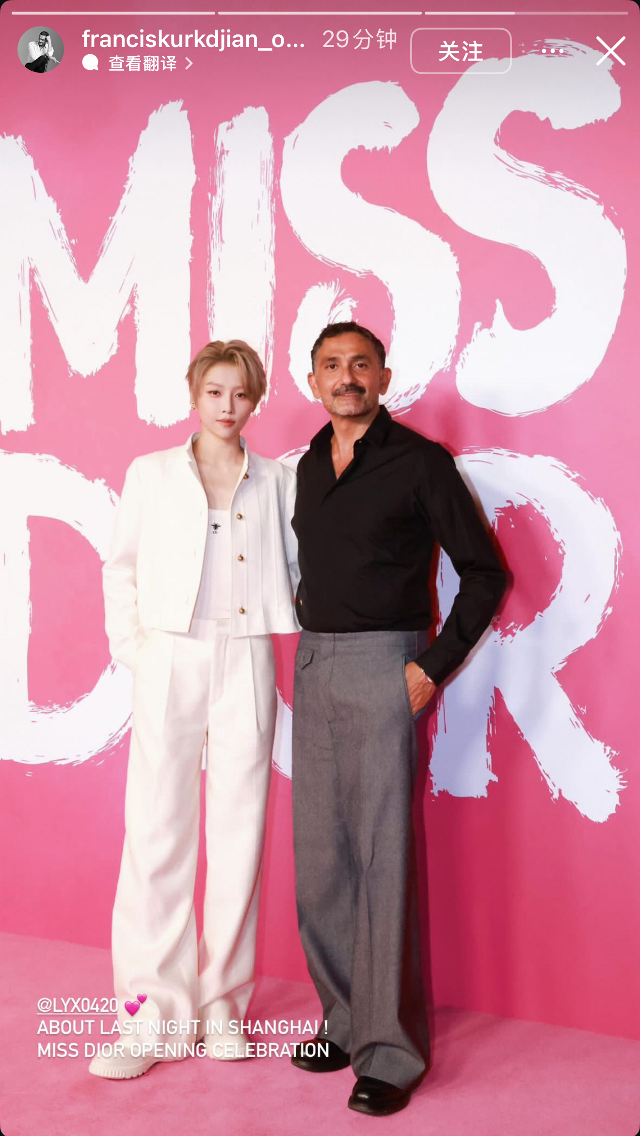 Dior is playing celebrity musical chairs and the fans brought full drama. First Dilraba, then Liu Yuxin, now everyone wants the center spot. Dior just posts the photos and watches the engagement climb. - 图片3