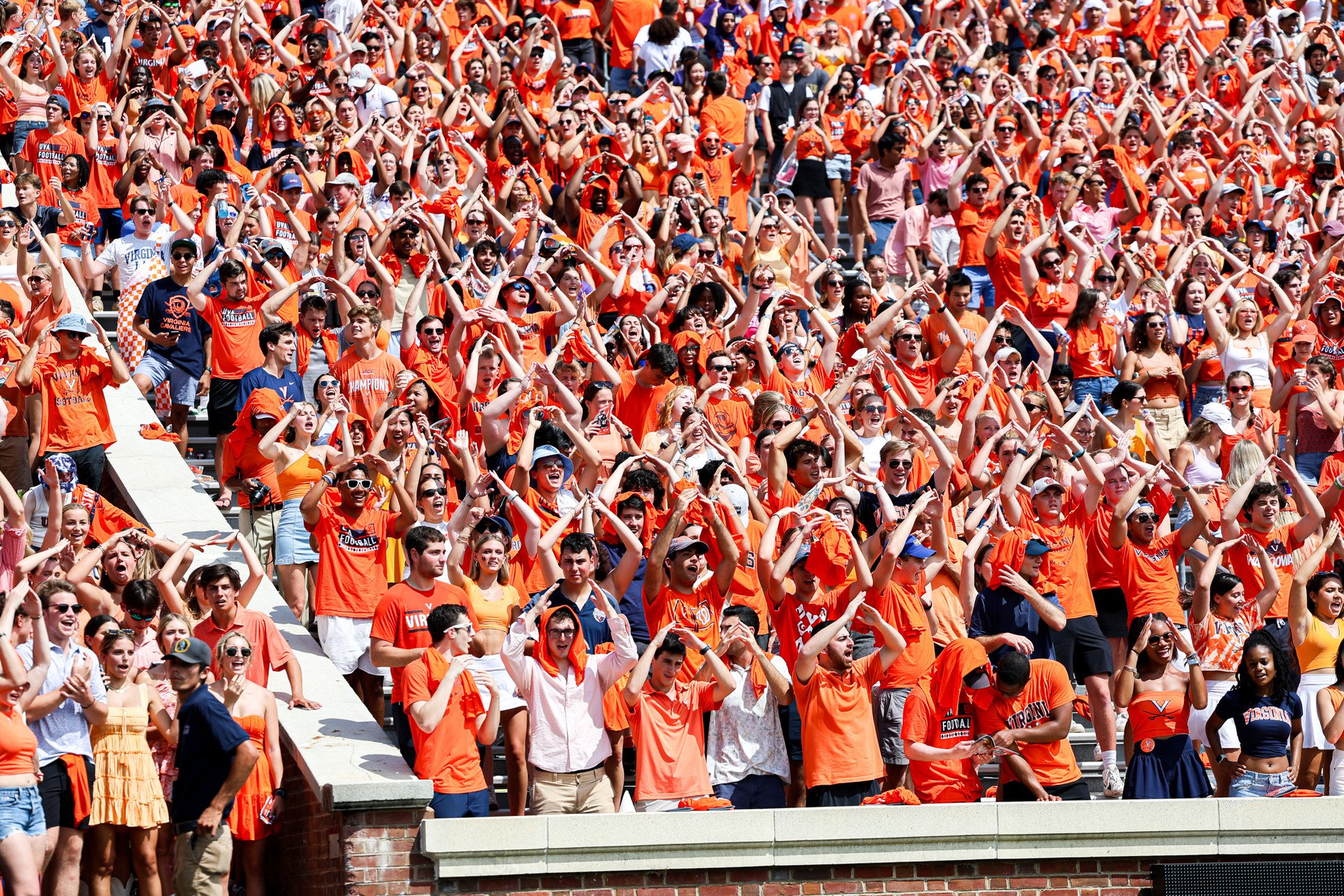 NFL vibes: you wanna go full fandom but lowkey scared to pick a team. One minute you're nerd-level analyzing plays, next you're clapping for the halftime chaos and snacks. Are you actually rooting or just vibing with the scene? - 图片3