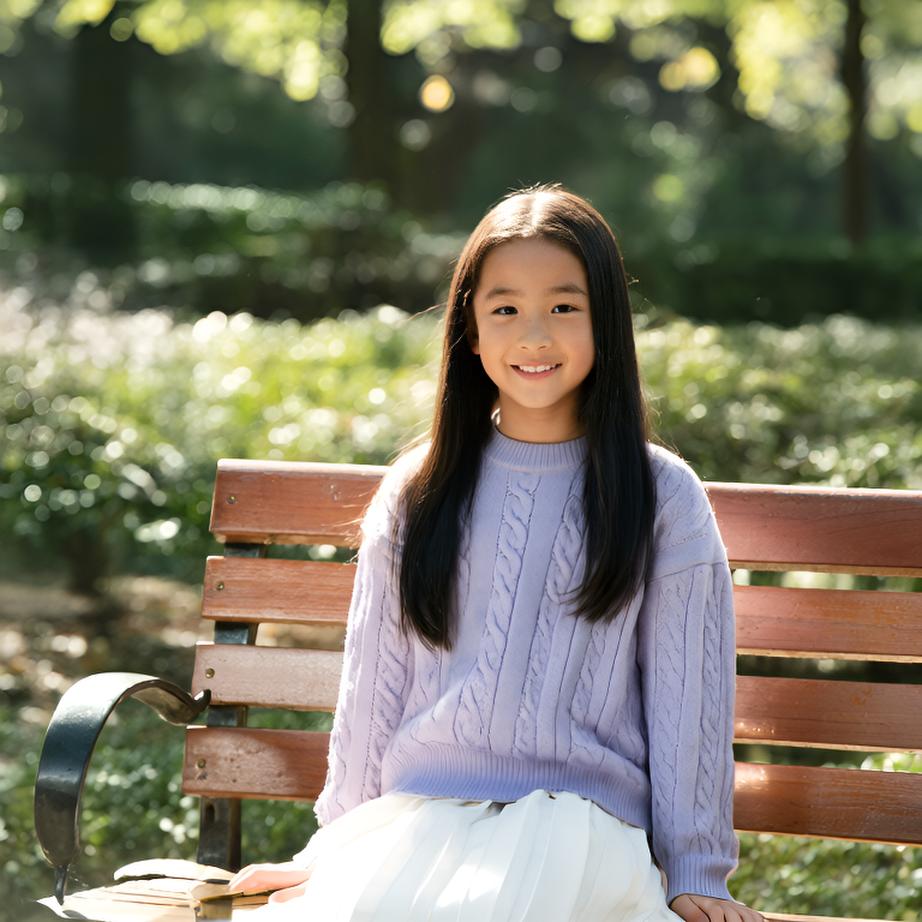 在失去与重生之间，人们在孤独的黑夜中寻找光明的希望。 - 图片2