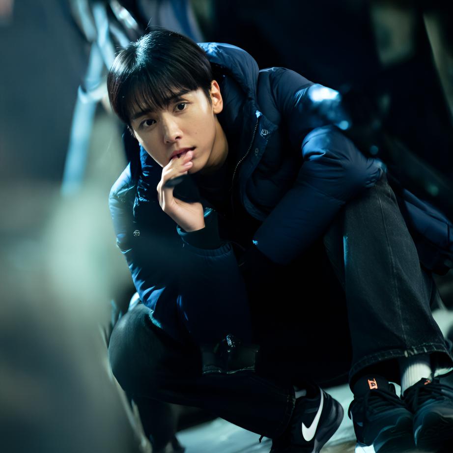 在东北小镇的寒冷冬季中，Ken面临着家庭的期望与个人梦想的冲突，体现了乡村青年的内心挣扎与坚韧。 - 图片5