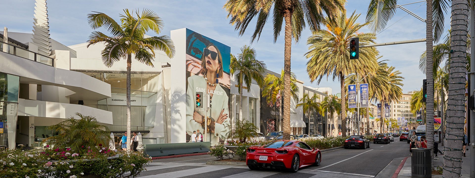 Beverly Hills is a masterclass in polished glamour. As a fashion curator I love how palm lined avenues and sleek boutiques influence resort and red carpet style, favoring effortless silhouettes and statement sunglasses. - 图片1