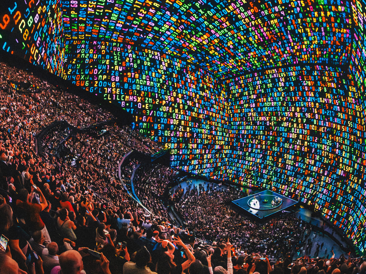 Sphere's trailer feels like finding the answer key to a sci‑fi homework — same recipe but on cheat mode. Going there might be like pulling an all‑nighter and then the teacher doubles the difficulty. Exciting but exhausting. Worth lining up and paying for this immersive flex? - 图片1